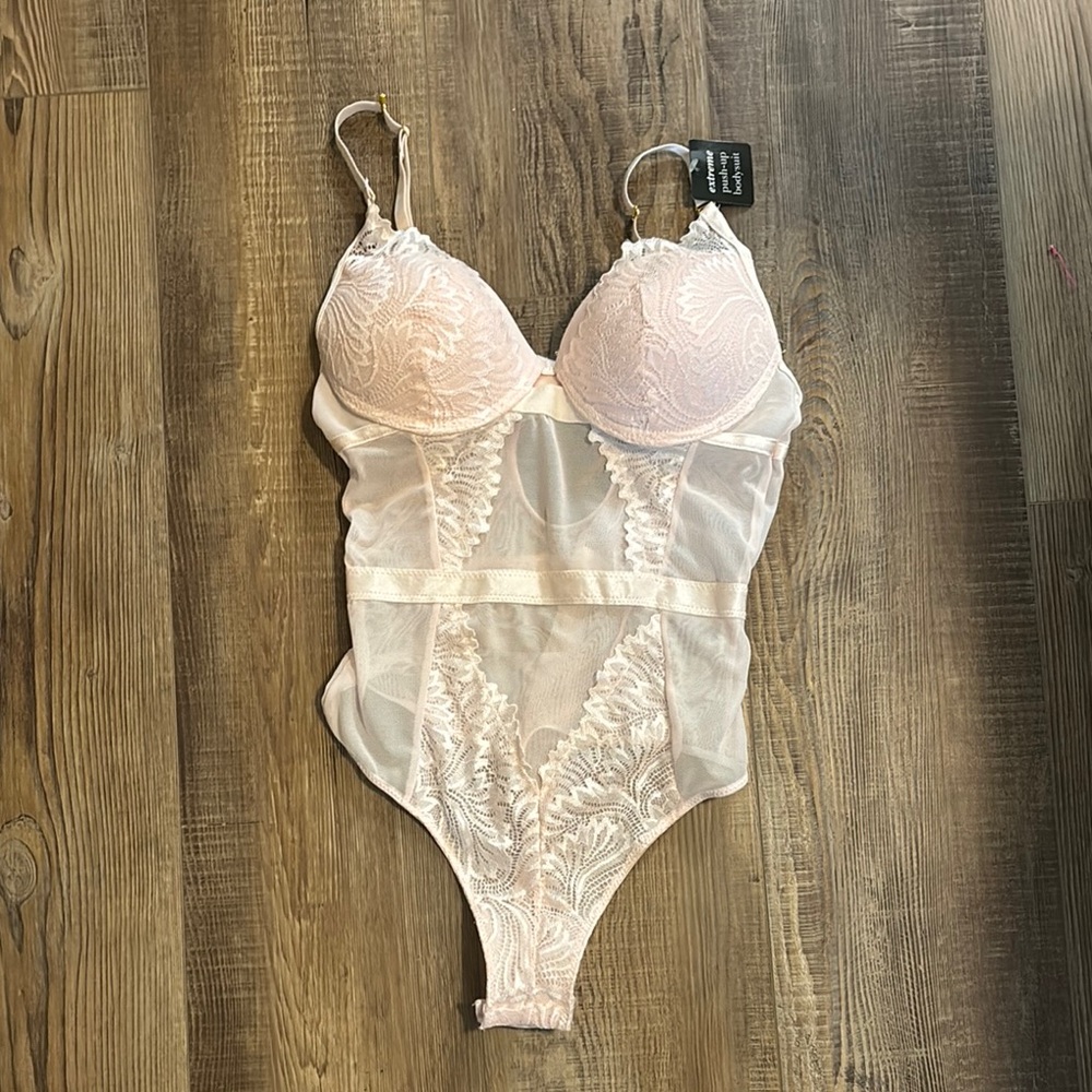 Elegant Lace Bodysuit in Light Pink